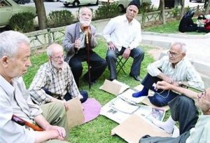 اعتراض به توقف همسان سازی حقوق/ دولت ها بزرگترین عامل تورم هستند