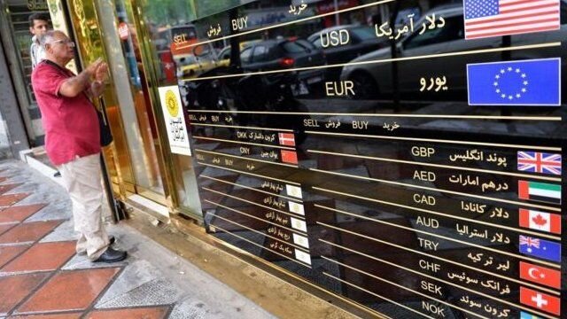 اعلام انحلال کانون صرافان دلار را گران کرد یا تعطیلات سه روزه؟