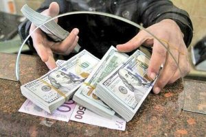 قیمت باورنکردنی دلار روی تابلوی صرافیها/ وقتی دلار رکورد شکست