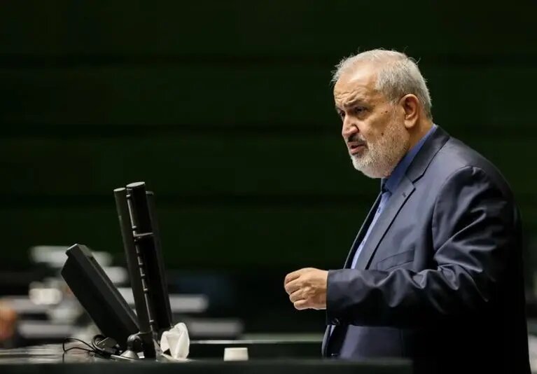 وزیر صمت: به جای خودروسازی خودروبازی میکنیم/ مردم لاستیک را در خانههایشان انبار می کردند وزیر صمت: به جای خودروسازی خودروبازی میکنیم/ مردم لاستیک را در خانههایشان انبار می کردند