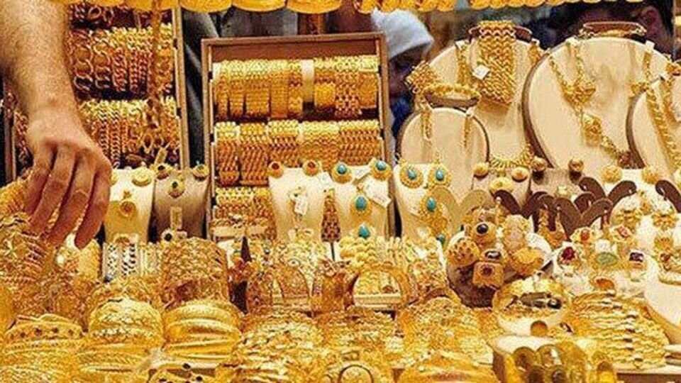 حمله روزنامه دولت به طلافروشان: می خواهند از زیر مالیات فرار کنند، دست به اعتصاب می زنند/ مالیاتی که می دهند یک دهم سودشان است حمله روزنامه دولت به طلافروشان: می خواهند از زیر مالیات فرار کنند، دست به اعتصاب می زنند/ مالیاتی که می دهند یک دهم سودشان است