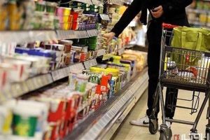 سال سخت‌ در انتظار طبقات فقیر/ کالاهای اساسی گران‌تر می‌شود؟