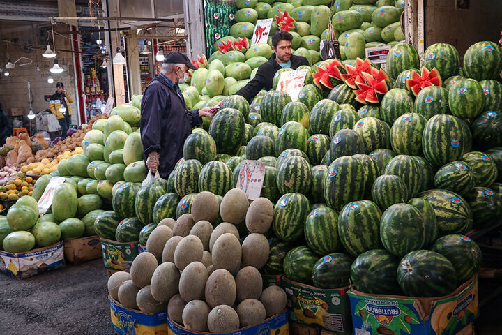 فرار از «پیوند با خویشان» با میوه های گران/ مهمانی ۸ نفره یلدا حداقل ۱.۵ میلیون تومان! فرار از «پیوند با خویشان» با میوه های گران/ مهمانی ۸ نفره یلدا حداقل ۱.۵ میلیون تومان!