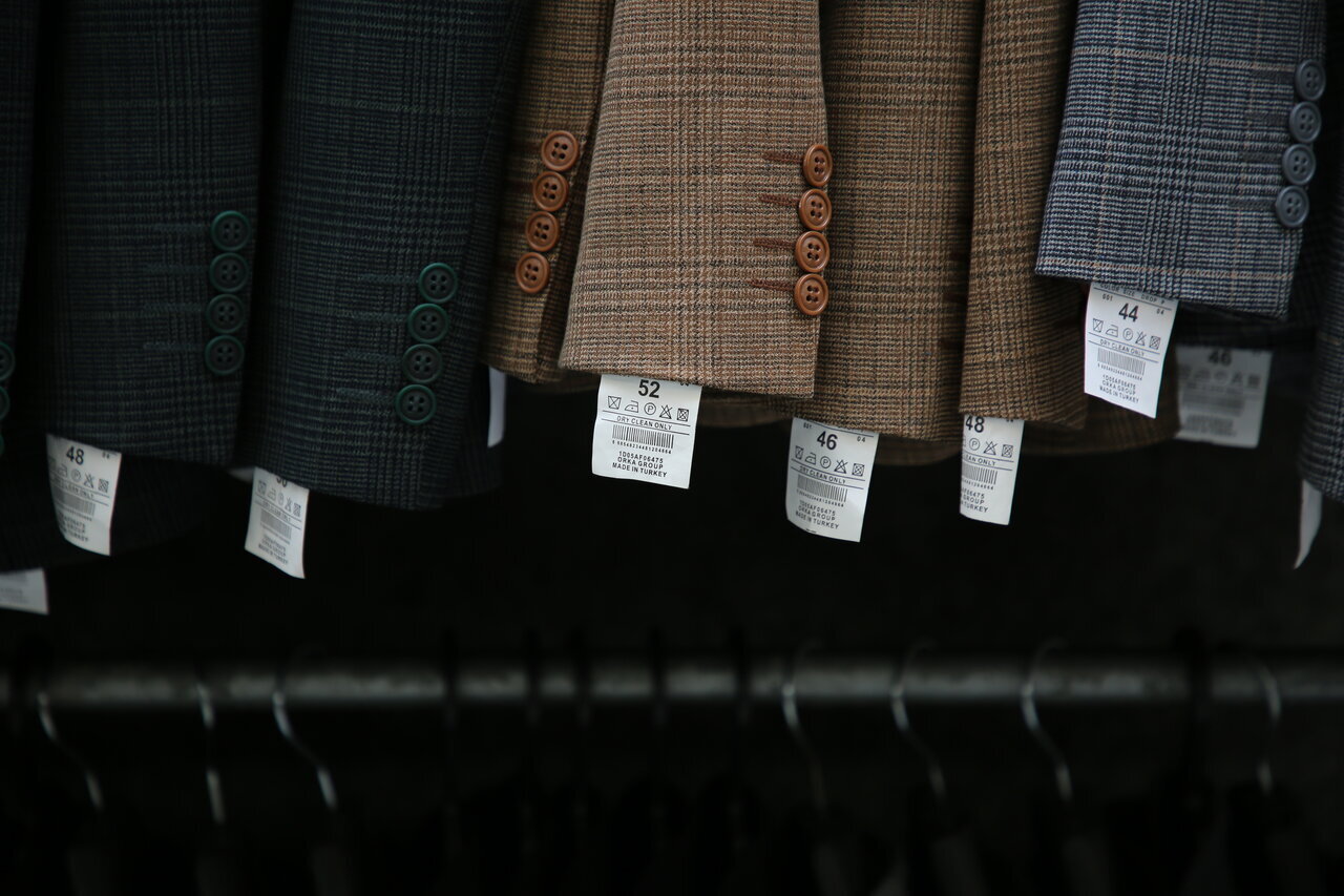 یک دست کت و شلوار چند؟ / باب همایون، خلوت تر از همیشه یک دست کت و شلوار چند؟ / باب همایون، خلوت تر از همیشه