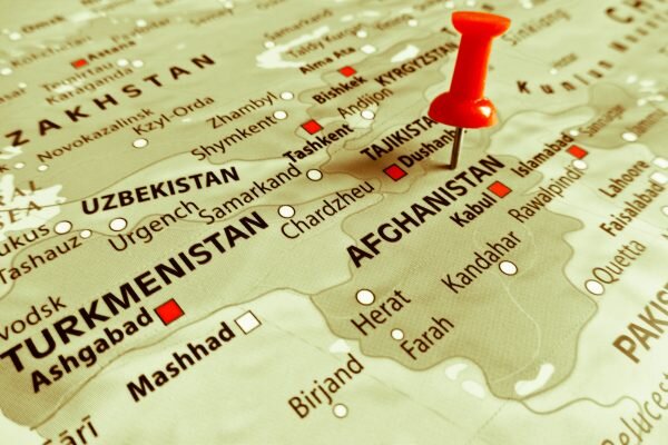 افغانستان با قلدری مرز را بهروی رانندگان ایرانی میبندد افغانستان با قلدری مرز را بهروی رانندگان ایرانی میبندد