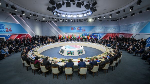 به پیمانهایی مانند بریکس و شانگهای بیش از اندازه واقعی، خوش بین هستیم/ رویکرد اعضا به چالش کشیدن نظم کنونی نیست به پیمانهایی مانند بریکس و شانگهای بیش از اندازه واقعی، خوش بین هستیم/ رویکرد اعضا به چالش کشیدن نظم کنونی نیست