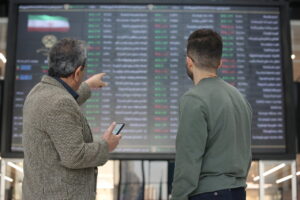 شروع سبز بورس در هوای بارانی تهران