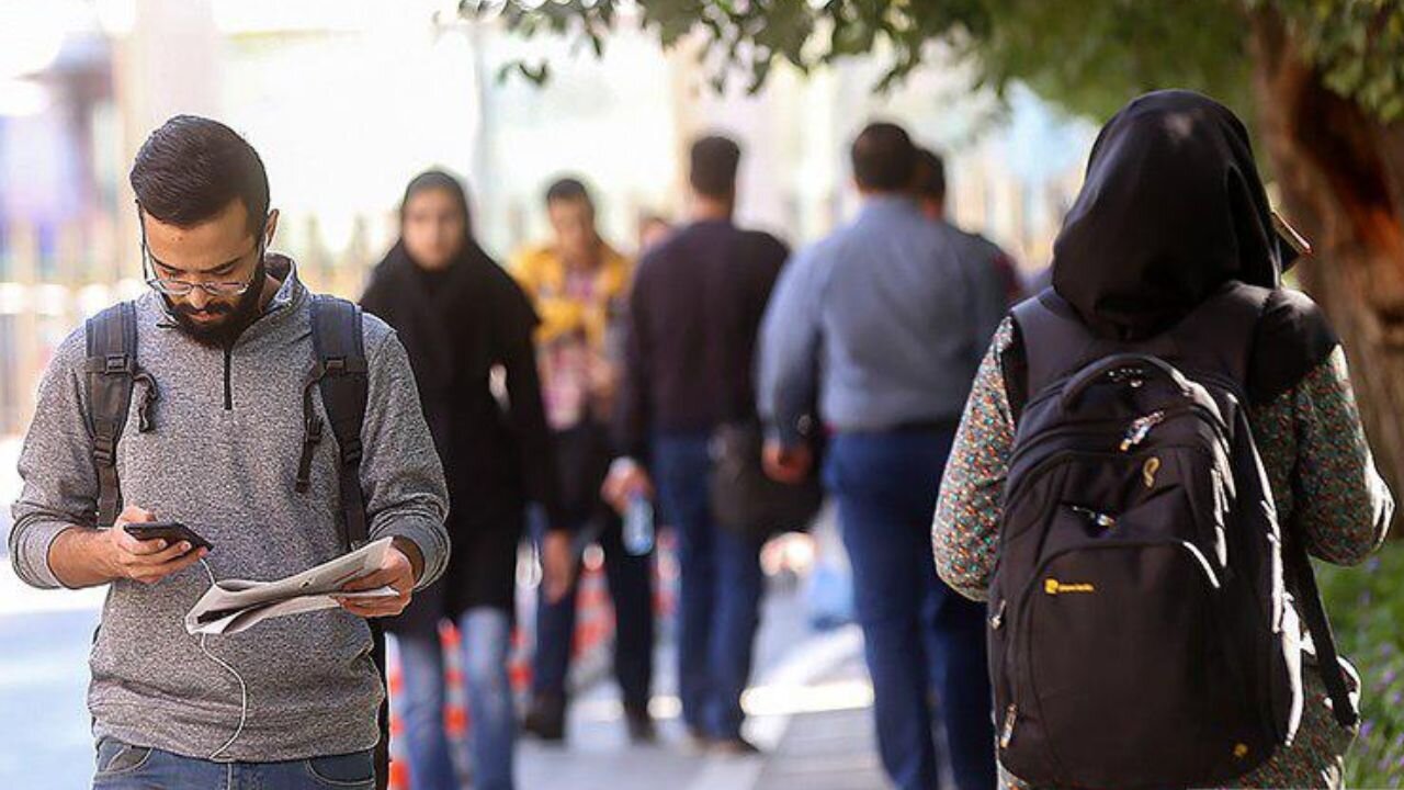 جوانان با حقوق ۹ الی ۱۰ میلیون تومان تمایلی برای کار ندارند جوانان با حقوق ۹ الی ۱۰ میلیون تومان تمایلی برای کار ندارند