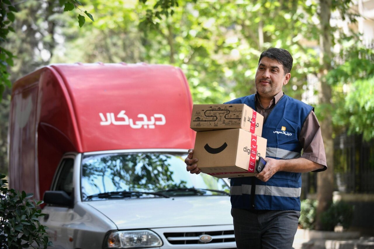 چرا پیکهای دیجیکالا بستهها را تا جلوی در واحد نمیآورند؟ چرا پیکهای دیجیکالا بستهها را تا جلوی در واحد نمیآورند؟