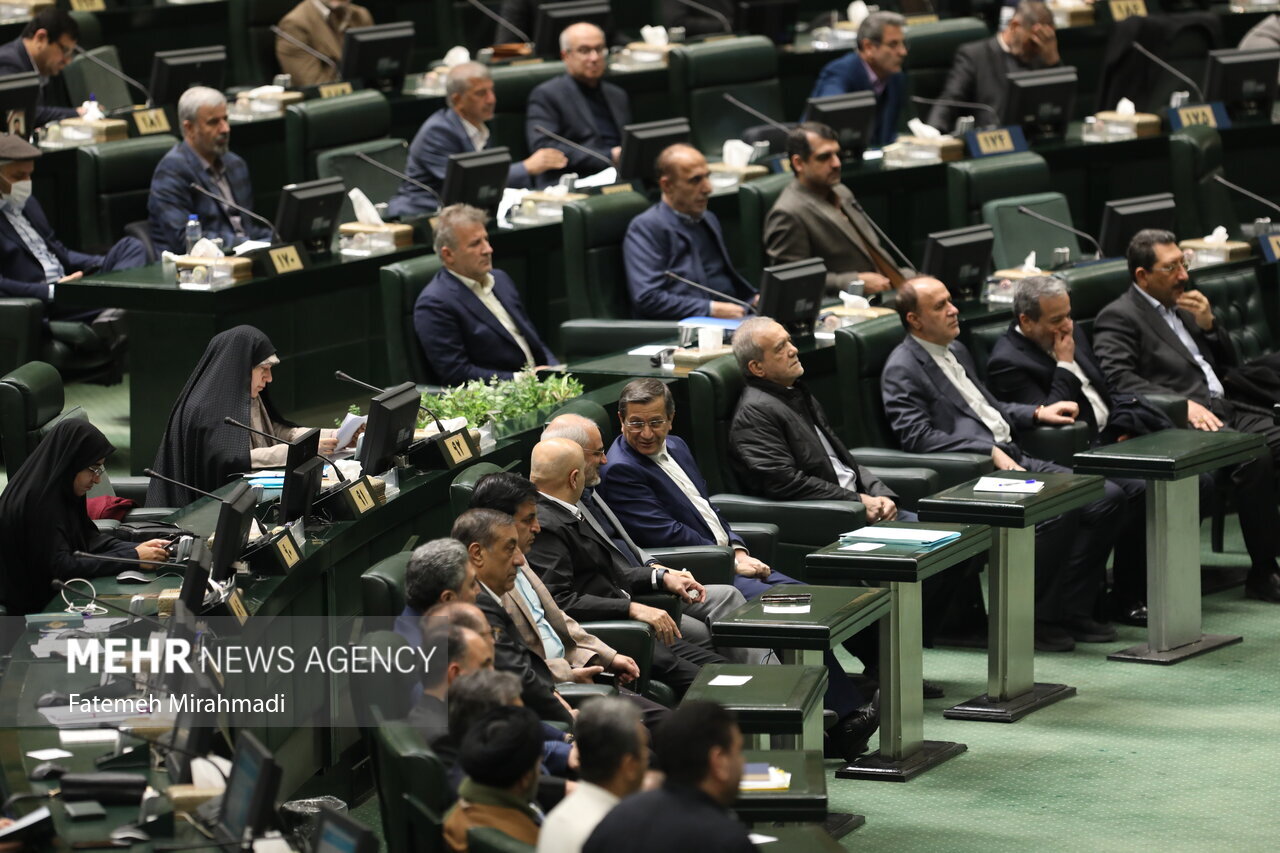 بدون اجماع برون رفت از وضع فعلی ممکن نیست/ وزیر اقتصاد آتی چه ویژگیهایی باید داشته باشد؟ بدون اجماع برون رفت از وضع فعلی ممکن نیست/ وزیر اقتصاد آتی چه ویژگیهایی باید داشته باشد؟