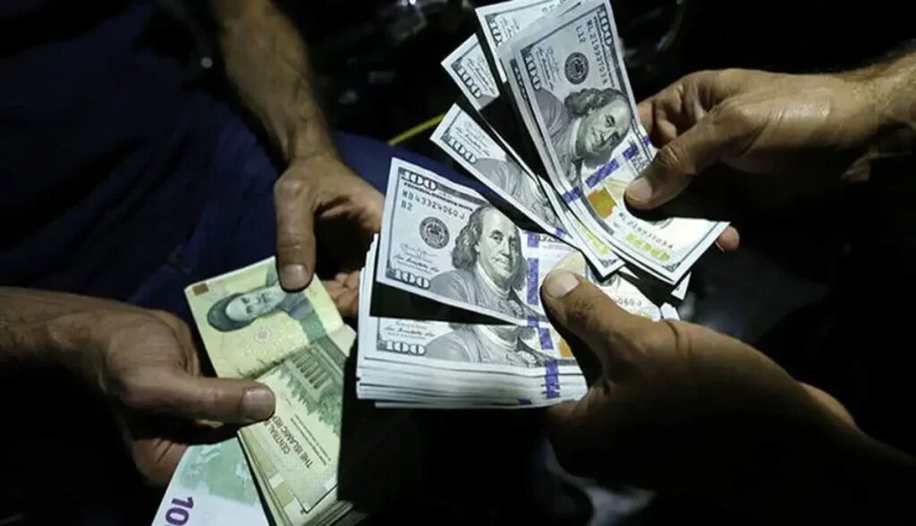 نگاهی به روند بازار ارز در ۱۴۰۳/ قیمت دلار چه مسیری را طی کرد؟ نگاهی به روند بازار ارز در ۱۴۰۳/ قیمت دلار چه مسیری را طی کرد؟