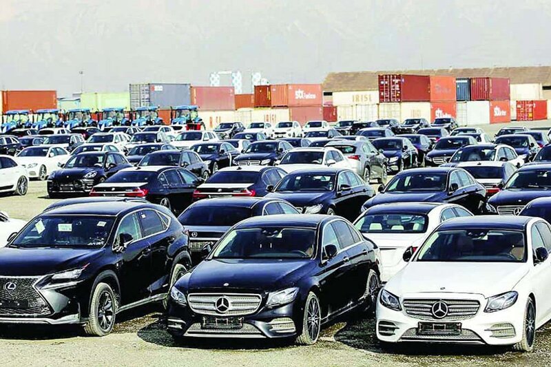خرید خودروهای وارداتی برای مردم به یک رؤیا تبدیل شد خرید خودروهای وارداتی برای مردم به یک رؤیا تبدیل شد