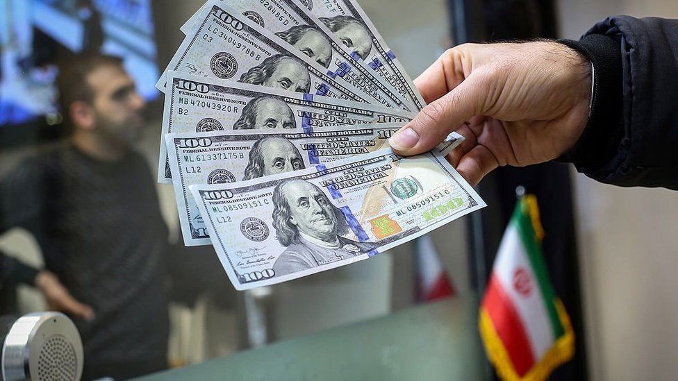 قیمت دلار و سایر ارزها امروز ۲۶ فروردین ۱۴۰۴/ دلار کانال مهم قیمتی را از دست داد قیمت دلار و سایر ارزها امروز ۲۶ فروردین ۱۴۰۴/ دلار کانال مهم قیمتی را از دست داد