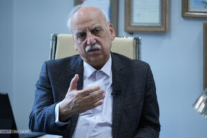 پیشنهاد اقتصاددان مشهور در باره شناور کردن نرخ ارز: مذاکرات ایران و آمریکا فرصتی است که نرخهای متعدد ارز را برچینید/ از تجربه کشورها استفاده کنید
