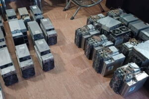 وزیر نیرو: هر ماینر به اندازه یک کولرگازی برق مصرف می‌کند
