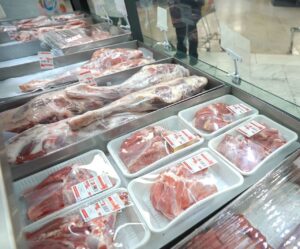 تولید سه شیفته صنایع گوشتی و پروتئینی برای استانهای پر مصرف/ توزیع گوشت و مرغ با نرخ مصوب