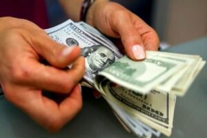 قیمت جدید دلار، یورو و سایر ارزها امروز ۲۲ مردادماه ۱۴۰۴/ دلار یک کانال سقوط کرد