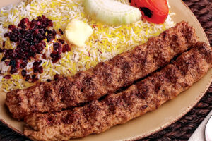 چلوکباب ۳۶ درصد ارزان شد/ تصویر عجیب از نرخ انواع چلوکباب و غذا در تهران ۵۰ سال قبل