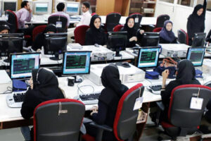 شما نظر بدهید/ با نظر رییس جمهور برای کاهش ساعت کار کارمندان چقدر موافقید؟