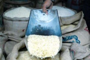 پشت پرده ۳ برابر شدن قیمت برنج پاکستانی در بازار/ دلار ۲۸ هزار تومانی چطور ۲۰۰ هزار تومان میشود؟ / قیمت برنج پاکستانی واقعا چقدر است؟