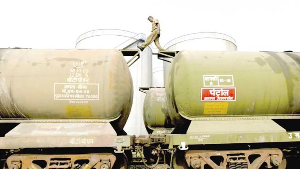 چرا هند برای تامین انرژی اش به سمت امریکا غش کرد؟/ پشت پای دهلی به پوتین چرا هند برای تامین انرژی اش به سمت امریکا غش کرد؟/ پشت پای دهلی به پوتین