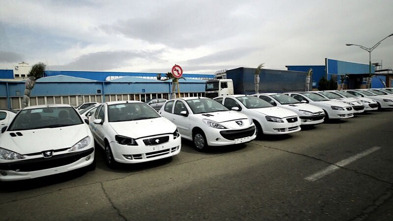 بازگشت دلالان سنتی به بازار خودرو/ چرا بازار خودرو در سرمای آذرماه داغ کرد؟ بازگشت دلالان سنتی به بازار خودرو/ چرا بازار خودرو در سرمای آذرماه داغ کرد؟
