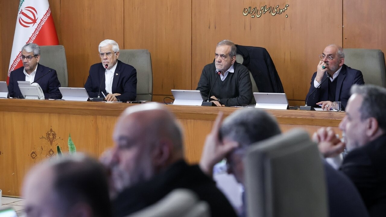خبر مهم وزیر نفت درباره تغییر میزان سوختگیری با کارتهای سوخت/ بنزین ۵ هزار تومانی، مصرف روزانه را چقدر کاهش داد؟ خبر مهم وزیر نفت درباره تغییر میزان سوختگیری با کارتهای سوخت/ بنزین ۵ هزار تومانی، مصرف روزانه را چقدر کاهش داد؟