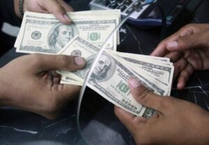 قیمت دلار، یورو و سایر ارزها امروز ۱۲ آذر/ قیمت دلار عجیب شد