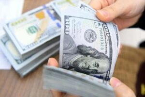 قیمت دلار، یورو و سایر ارزها امروز ۳۰ آذر/ دلار بالاتر از ۱۳۲.۰۰۰ تومان ایستاد