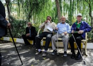 هزینه بیمه تکمیلی بازنشستگان ۱۱۹ درصد افزایش یافت/ پشت بازنشستگان را خالی کردند