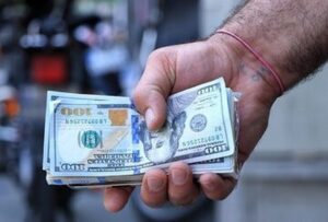 قیمت ارز امروز سه‌شنبه ۷ بهمن ۱۴۰۴/ دلار این‌جا ۲۲ هزار تومان ارزان‌تر از بازار است