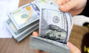 یک پیش‌بینی مهم از قیمت دلار/ احتمال اصلاح قیمت بالا رفت