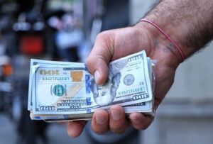 قیمت بازار دلار، یورو و سایر ارزها ۱۳ بهمن ۱۴۰۴/ پیام مهم دلار برای بازار طلا و سکه چیست؟