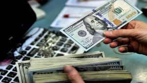 پیشبینی قیمت دلار بعد از مذاکرات ایران و آمریکا/ بازار در حالت آماده باش