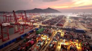 جریان تجارت ایران از تنگه هرمز برقرار است/ مسیرهای جایگزین برای بنادر آسیب‌دیده تعریف شد