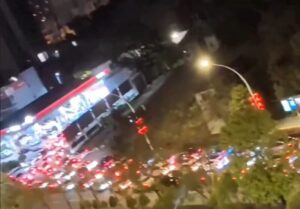 چینیها ترسیدند؛ پمپ بنزینهای چین هم شلوغ شد