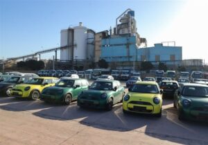 تعیین‌تکلیف خودروهای پلاک مناطق آزاد/ الزام پرداخت عوارض ماخذ خودروی نو