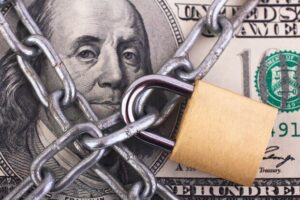 تعیین تکلیف پرونده پولهای بلوکهشده ایران در مذاکرات قطر / آزادسازی ۱۲ میلیارد دلار گره کور ارزی دولت را باز میکند؟
