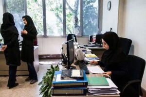 تکلیف حضور کارکنان پس از ساعت ۱۳ در ادارات دولتی چه شد؟ / کارکنان دولت حتما بخونند