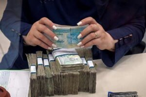 خرید و فروش اسکناس ریال، حرام است؟/ پاسخ بانک مرکزی را بخوانید
