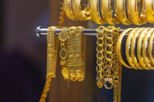 ریزش ۱۰ میلیون تومانی سکه/ قیمت طلا هم عقب نشست؛ وقت خرید رسیده؟