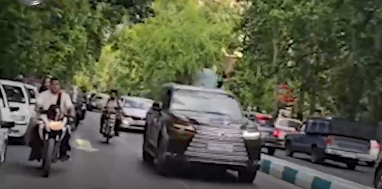 هشدار درباره شکست گریزناپذیر «شوکدرمانی» احتمالی/ انتقاد از «رژه اشرافیت» / همزمان با کمبود ارزی، لگسوسهای وارداتی را ۱۱۰ میلیارد تومان فروختند هشدار درباره شکست گریزناپذیر «شوکدرمانی» احتمالی/ انتقاد از «رژه اشرافیت» / همزمان با کمبود ارزی، لگسوسهای وارداتی را ۱۱۰ میلیارد تومان فروختند